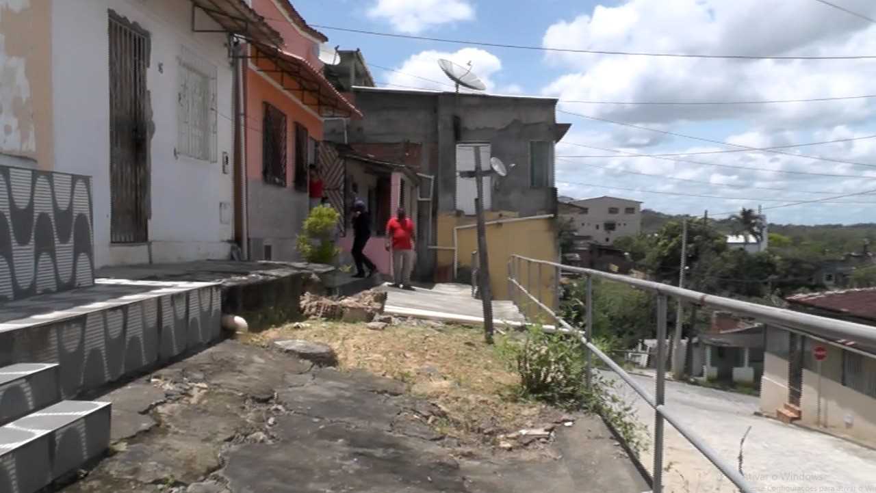 Camacã: Moradores da escadaria da Rua Duque de Caxias comemoram a instalação de Corrimãos